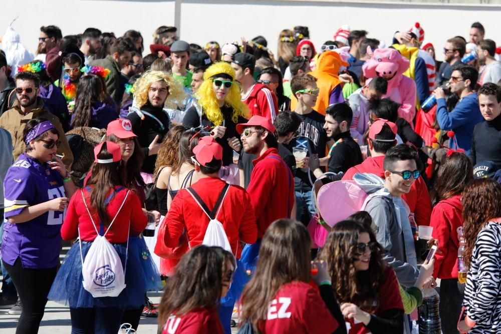 Miles de jóvenes disfrutan de la Politecparty