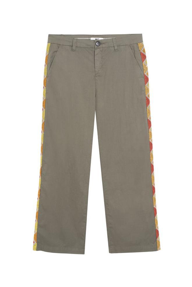 Pantalón caqui, MKT