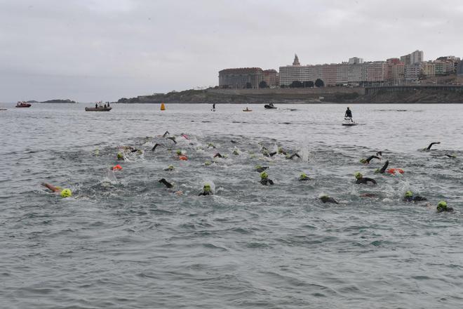 Un centenar de nadadores en la travesía Costa