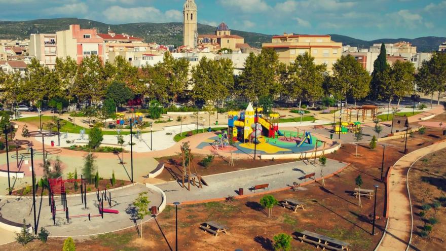 ZONA DE OCIO. El parque de la calle Ferrocarril dispone de múltiples áreas que se adaptan a todos. | MEDITERRÁNEO