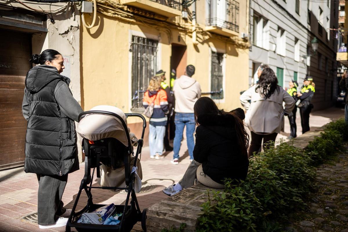 En imágenes I Los vecinos de la calle Arcadas de Zaragoza vuelven a su ...