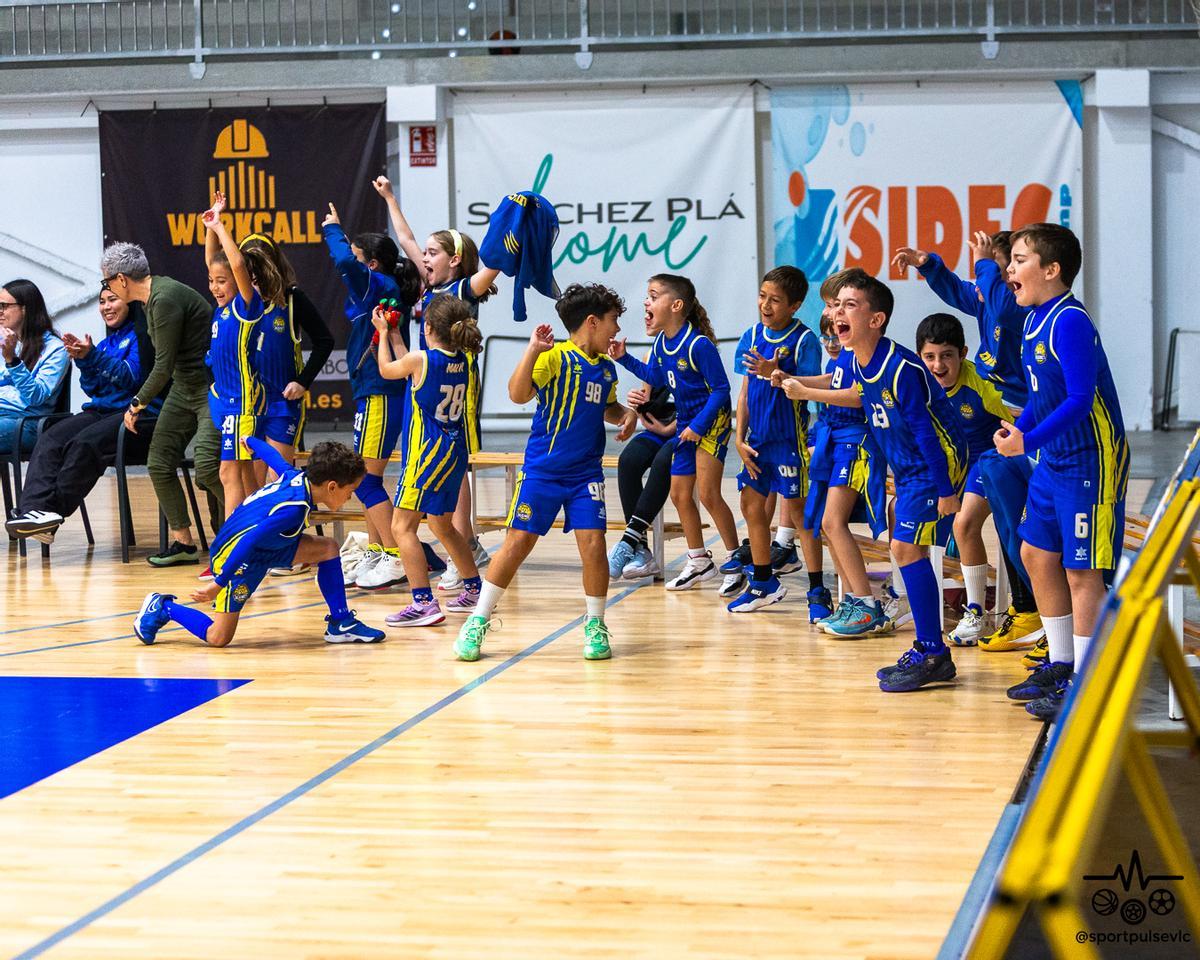 Los aficionados más jóvenes disfrutan de la buena racha del Alginet.