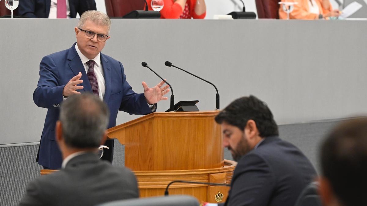 El líder socialista José Vélez, durante su comparecencia en la Asamblea.