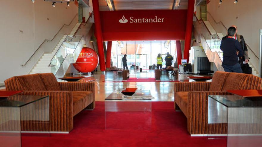El Banco Santander actualmente tiene  1.024 empleados