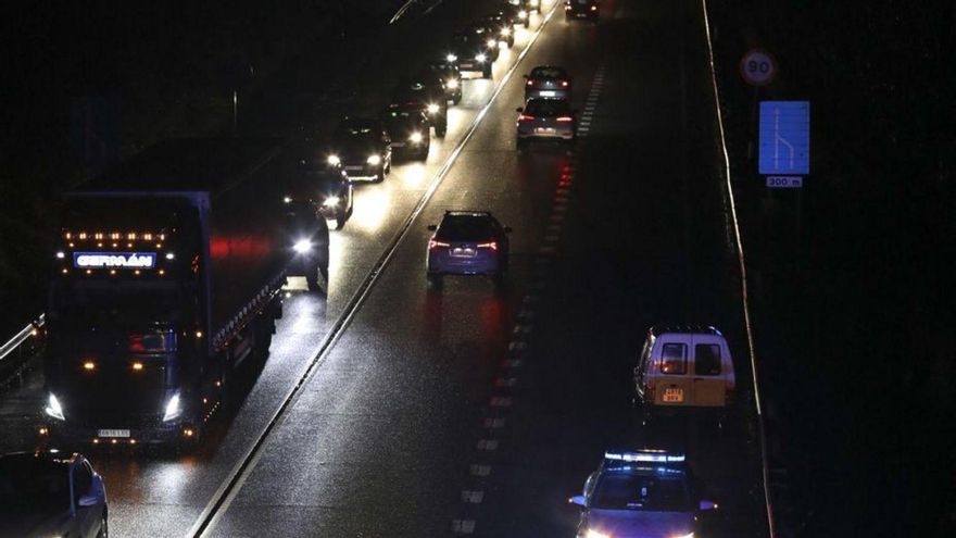 La Variante de Avilés se cobra la víctima número 60 con un conductor que buscaba ayuda por avería en el coche