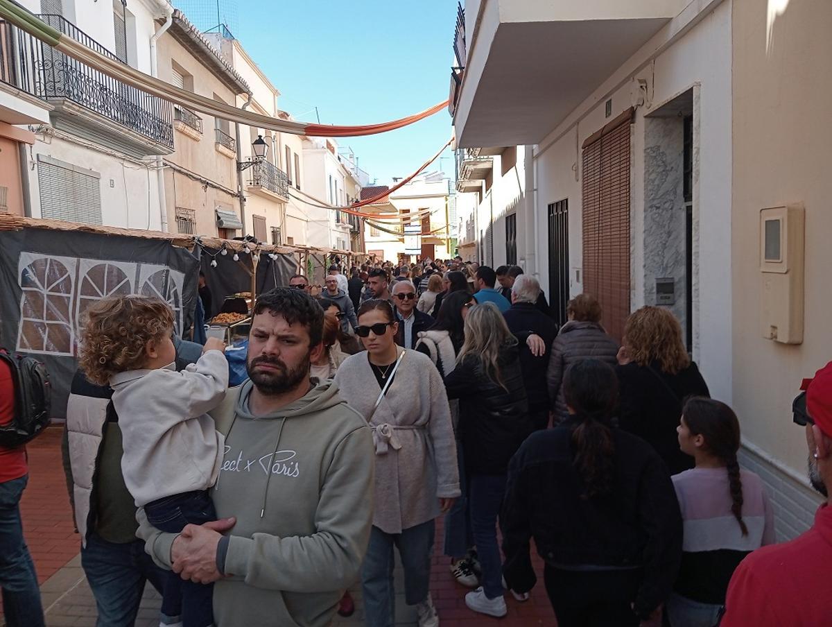 Els carrers plens en el Porrat de Sant Blai