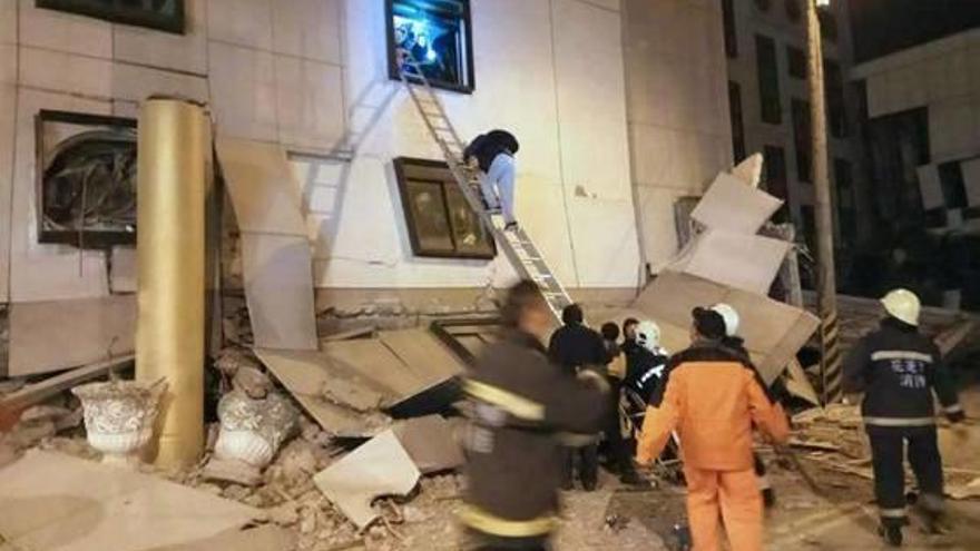 Taiwan Un sisme de 6,4 a l&#039;escala Richter provoca l&#039;ensorrament d&#039;un hotel