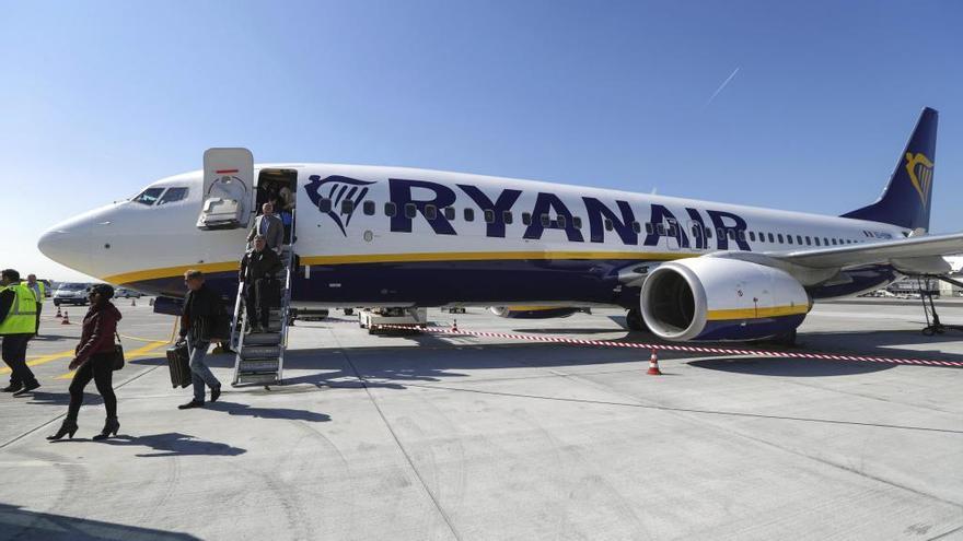 Ryanair  buscará tripulantes de cabina el martes en València