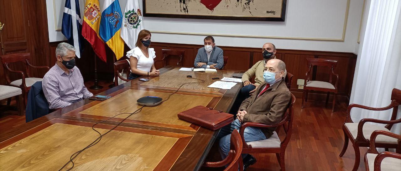 Un momento de la Junta Local de Seguridad celebrada en el Ayuntamiento de Santa Cruz.