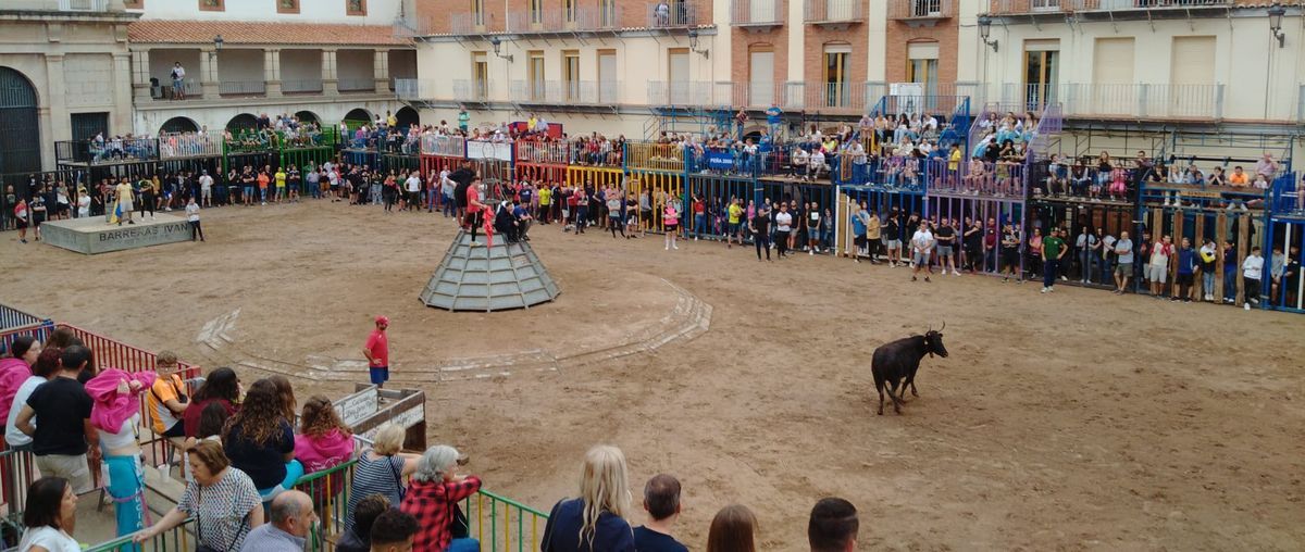 Los actos taurinos volvieron a la plaza Mayor de Nules con una exhibición de Ponce.