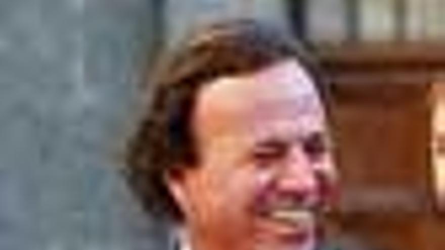 Julio Iglesias.