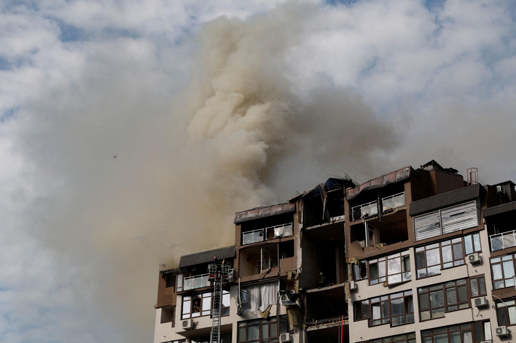 Edificio residencial en Kiev, dañado por un ataque con misiles rusos.