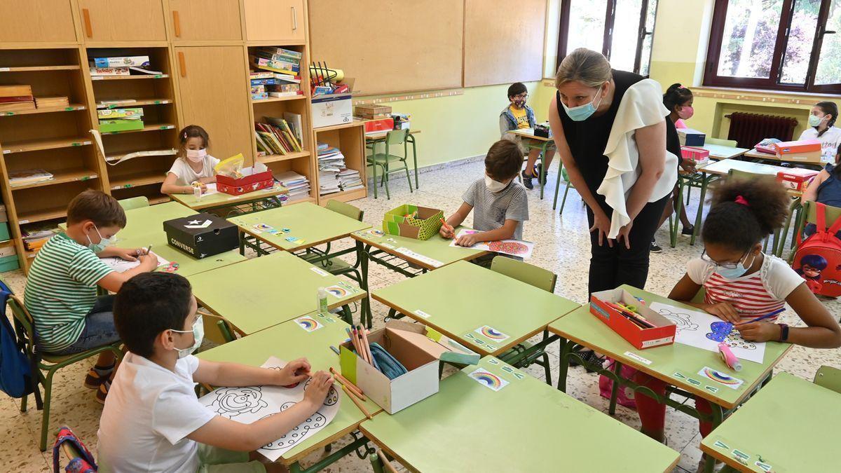 La consejera zamorana Isabel Blanco, en un colegio de Zamora.