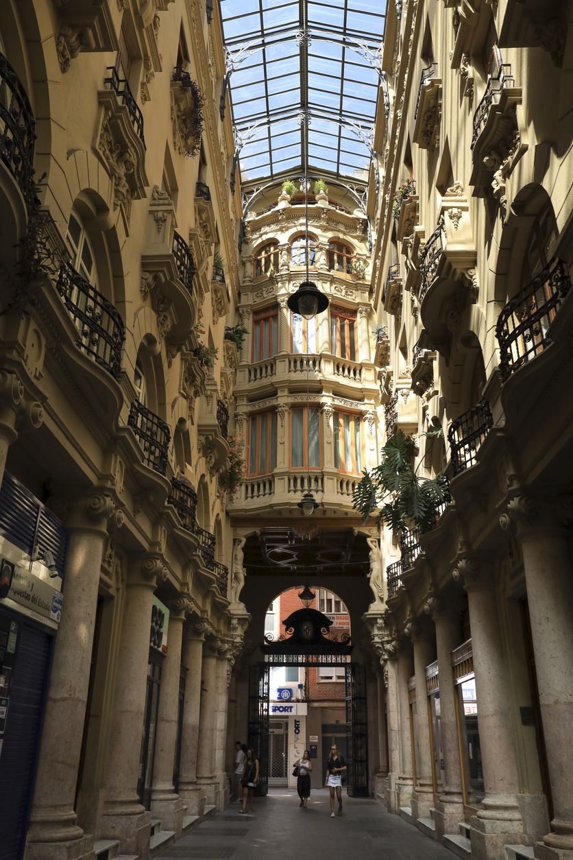 El Pasaje de Lodares sorprende con su arquitectura a todo viajero que la visita
