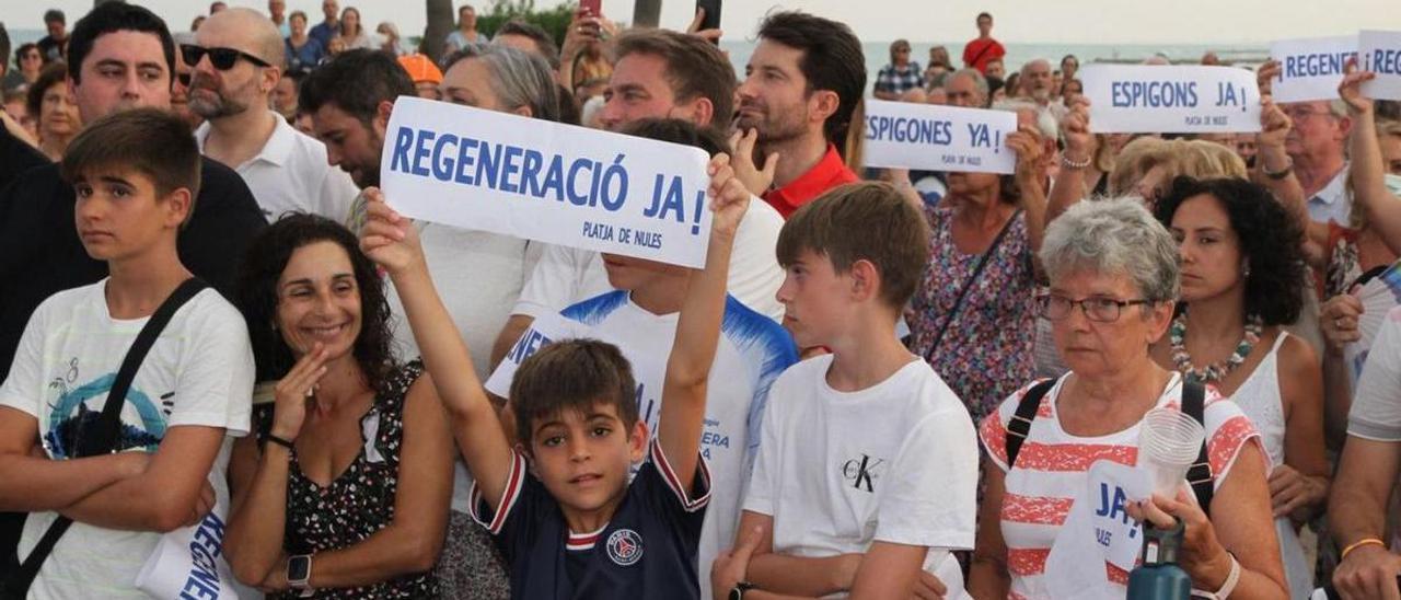 El anuncio de la licitación de la sobras se produjo en plena escalada de protestas vecinales exigiendo los espigones.