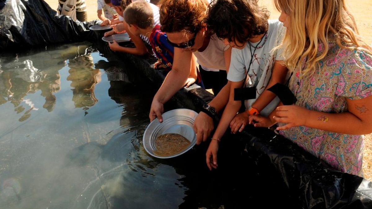 Actividades con niños en un centro de interpretación.