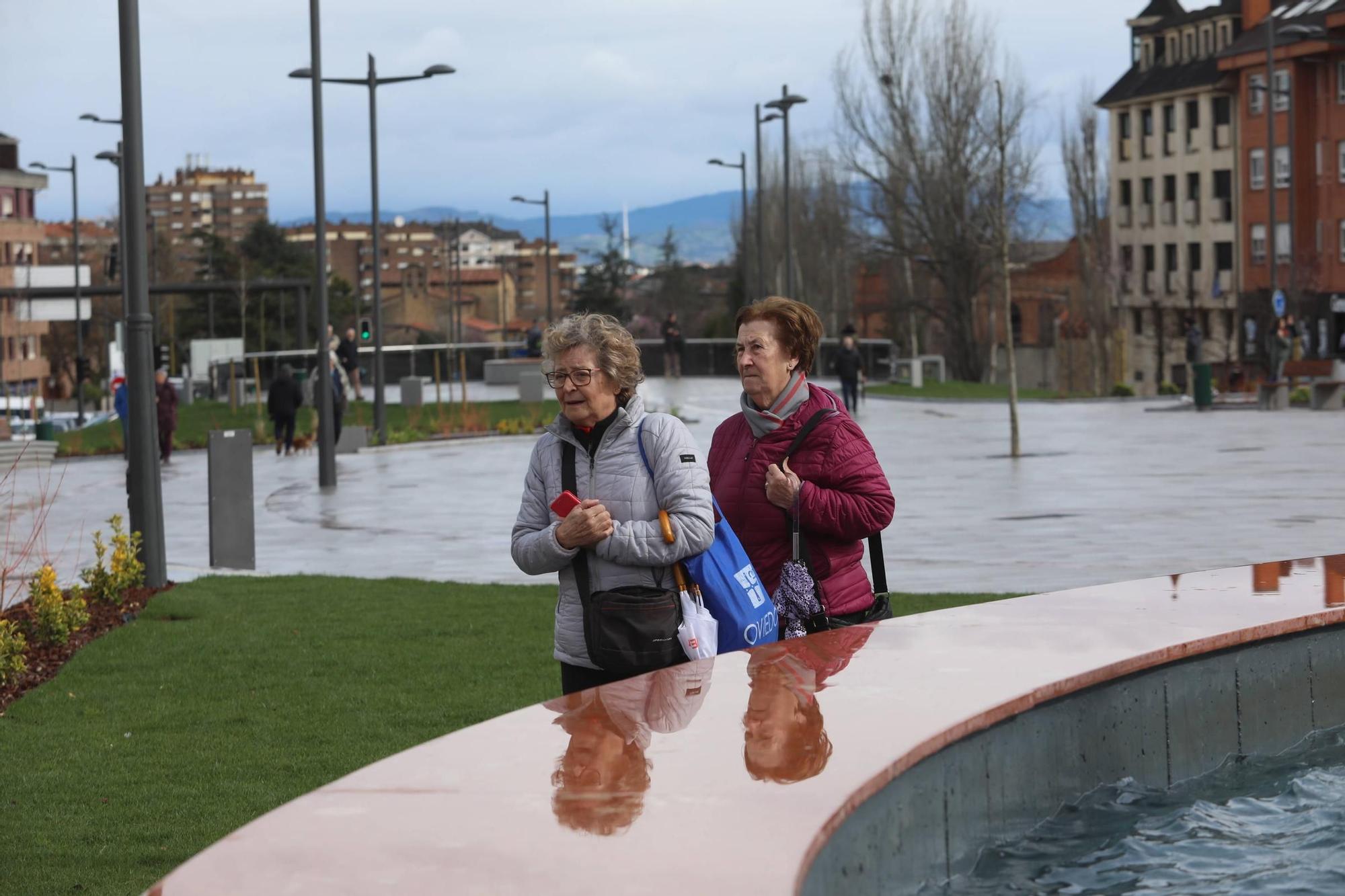 EN IMÁGENES: La nueva plaza de la Cruz Roja de Oviedo ya está abierta al público