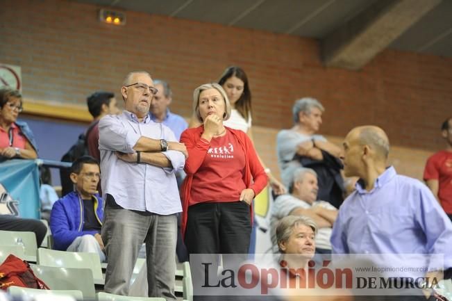 Los universitarios contra el Dinamo Sassari.