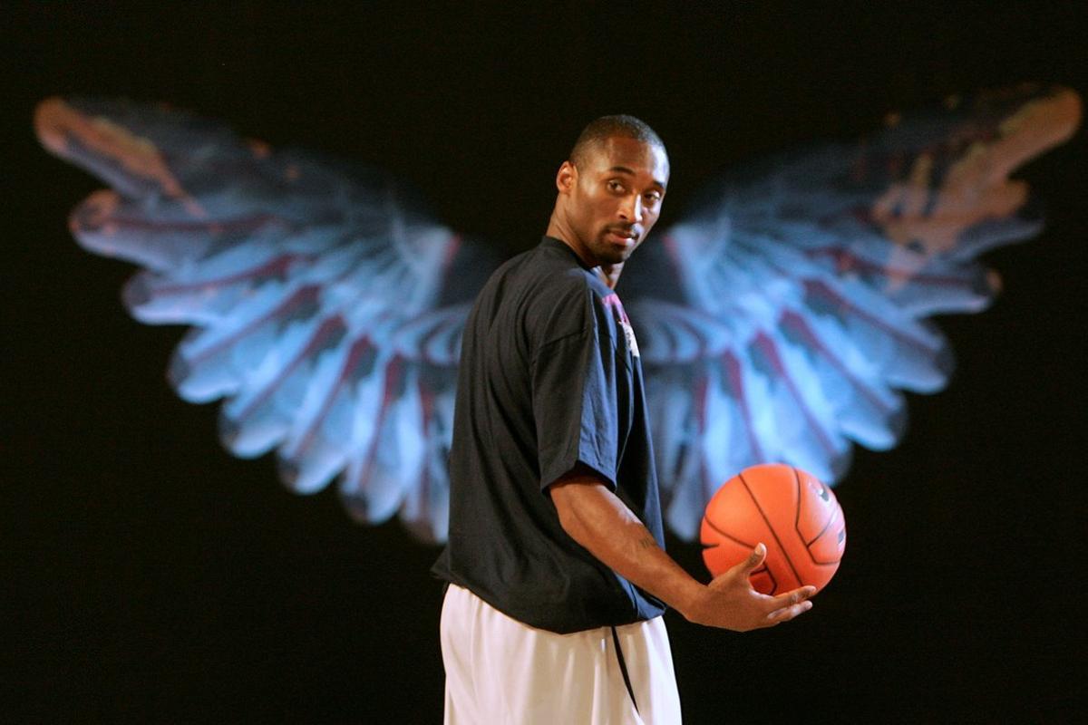 FILE PHOTO: Kobe Bryant of the NBA’s Los Angeles Lakers attends a gathering with his fans in Shanghai during his Supernatural Asia Tour 2007 September 8, 2007. REUTERS/Aly Song/File Photo