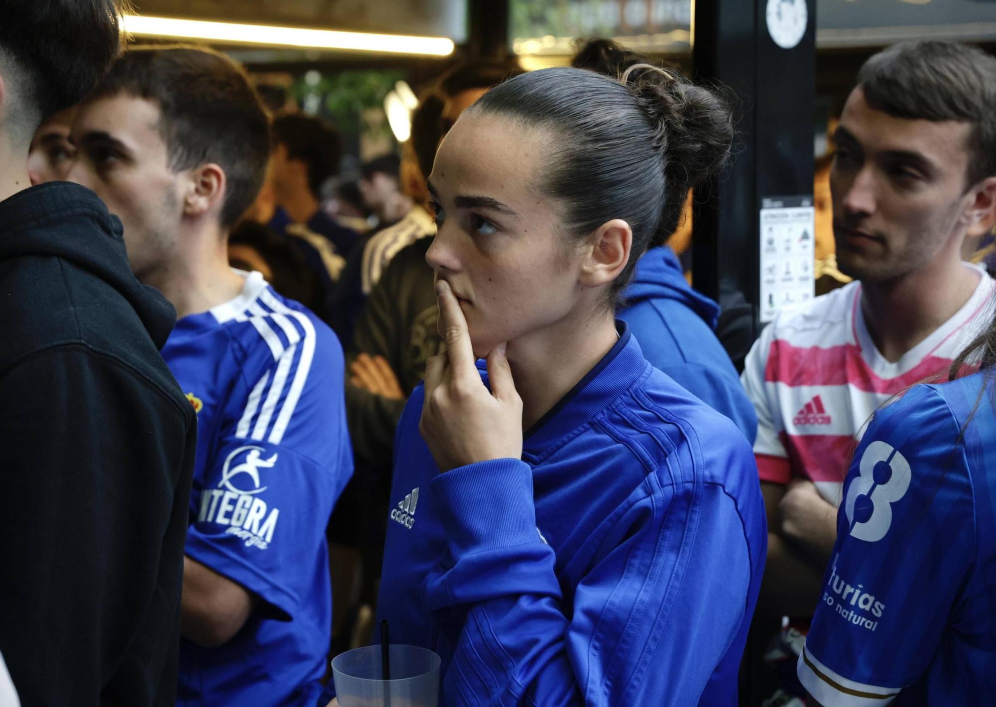 Así celebró la afición azul en Pedro Miñor la victoria del Oviedo en Almería