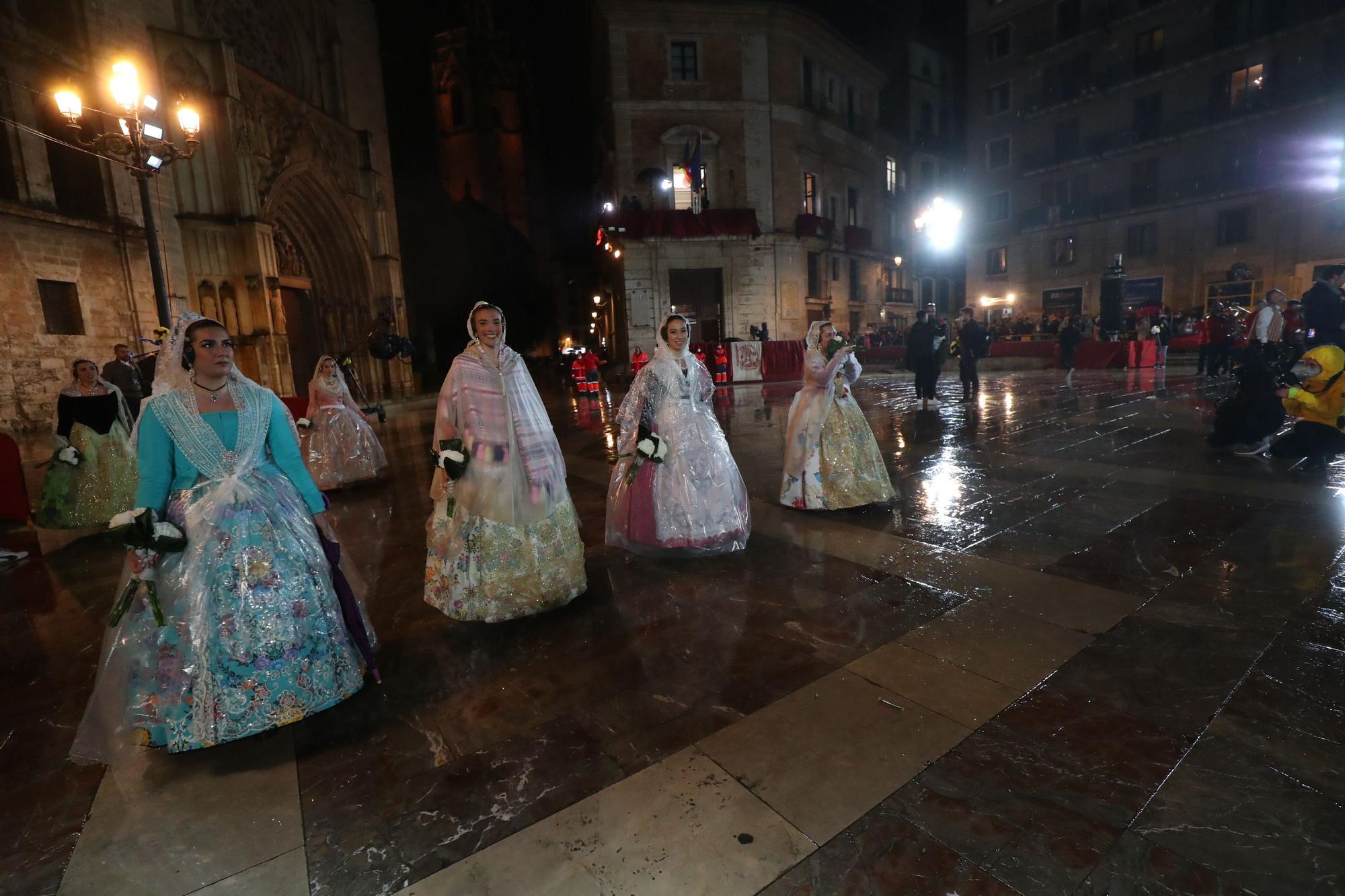 Búscate en el primer día de ofrenda por la calle de la Paz (entre las 20:00 a las 21:00 horas)
