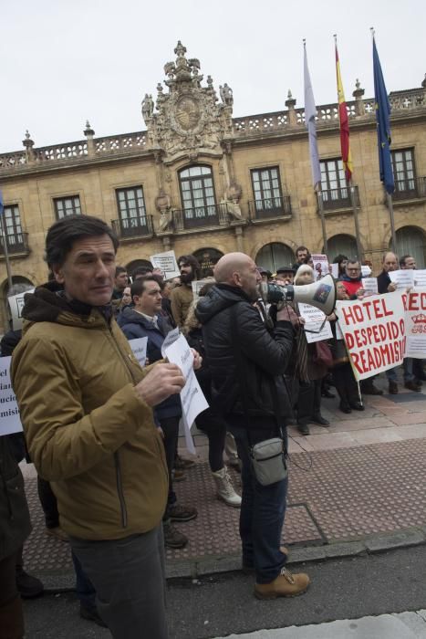 Nueva concentración en Oviedo contra la  empresa que gestiona el Hotel de la Reconquista