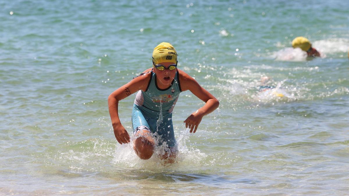 Imágenes del Campeonato de Baleares de Acuatlón en Santa Eulària