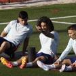 Pedri, Cucurella y Grimaldo, en el primer entrenamiento de España camino de la Eurocopa