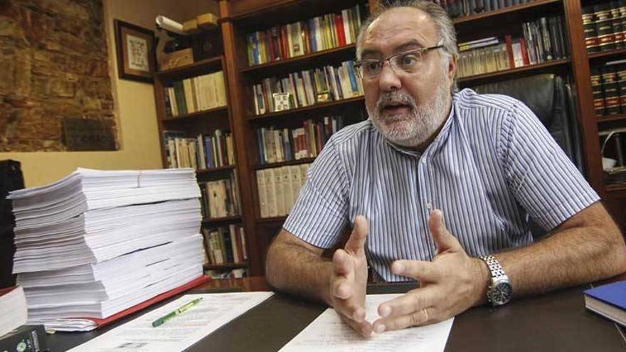 Estanislao Martín: &quot;Muchos se enteran ahora que había una coalición entre PSOE y regionalistas&quot;