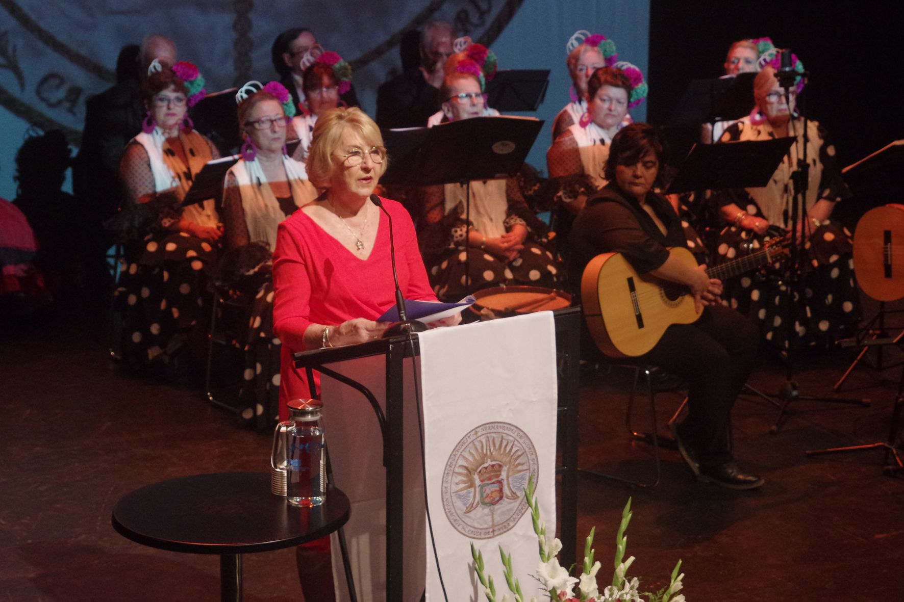 La historiadora Marion Reder fue la encargada este sábado de pronunciar el pregón de las Glorias 2024 y presentar el cartel anunciador, de Francisco Valverde Conejero