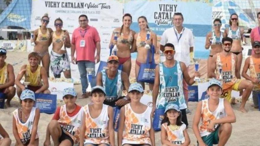 Tovar i Hernández i Guidarelli i Bisbe, campions de volei a Empuriabrava