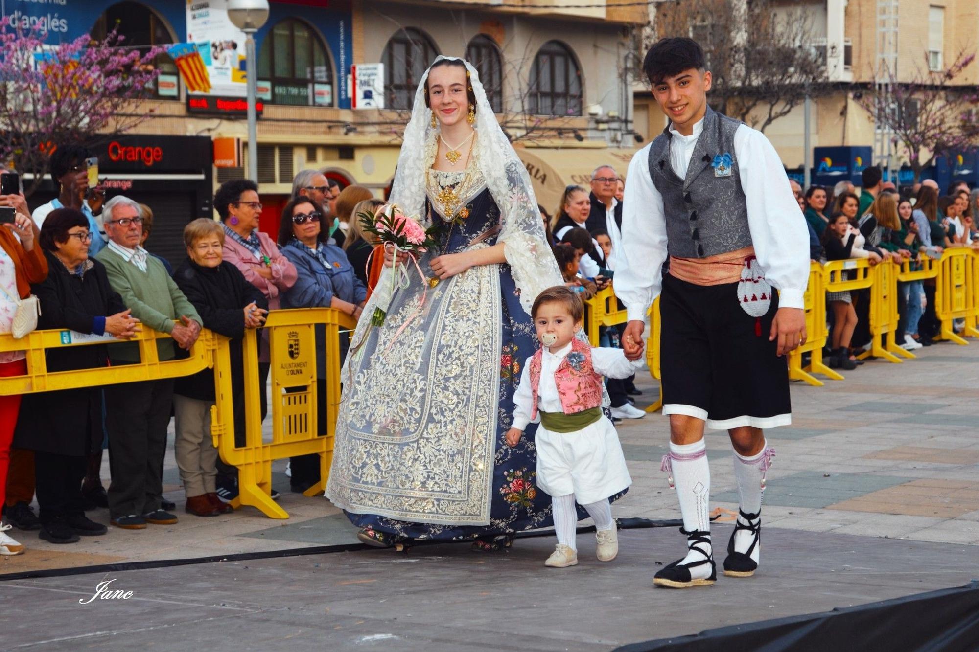 Búscate en la ofrenda y la entrega de premios de las fallas de Oliva