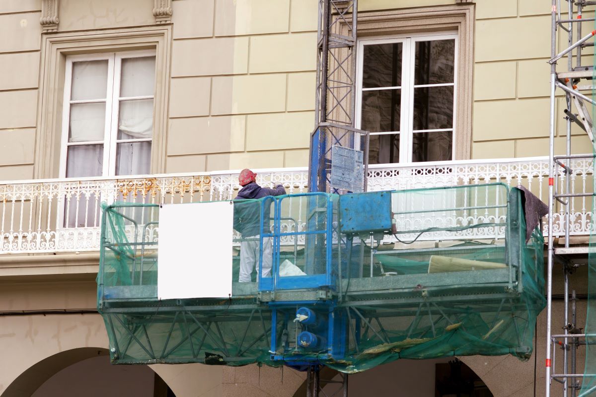 La rehabilitación energética de edificios reduce la factura de la luz