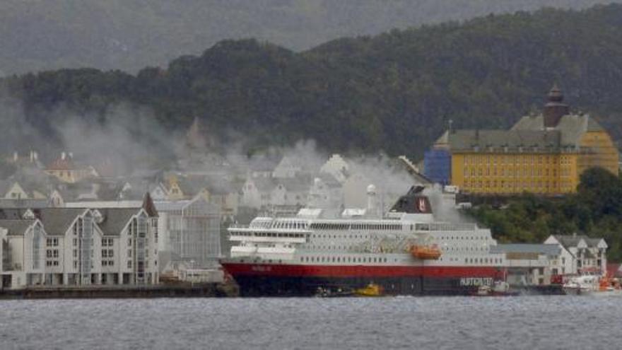 Dos muertos en el incendio de un transbordador en Noruega