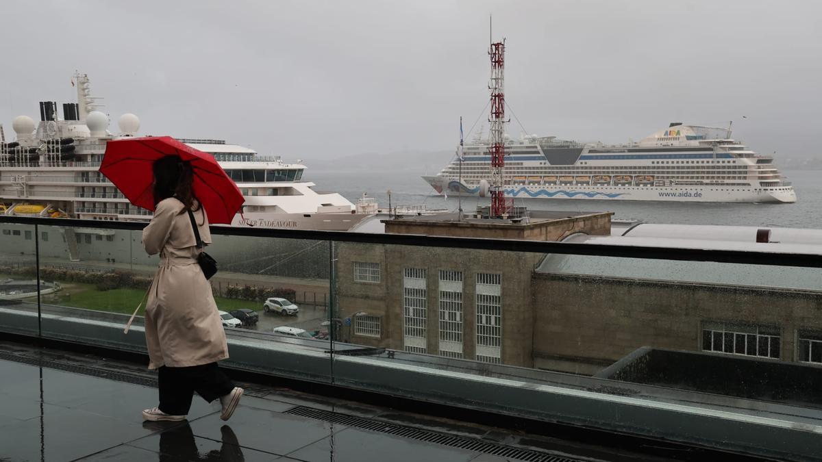 El Silver Endeavour y el AidaBella ya están a resguardo en el Puerto de Vigo, y mañana llegará el AidaDiva.