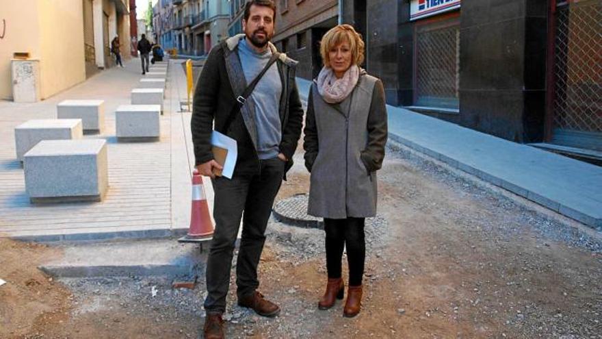El regidor d&#039;Urbanisme, Jordi Serracanta, i la regidora de Mobilitat, Olga Sánchez, ahir al Joc de la Pilota