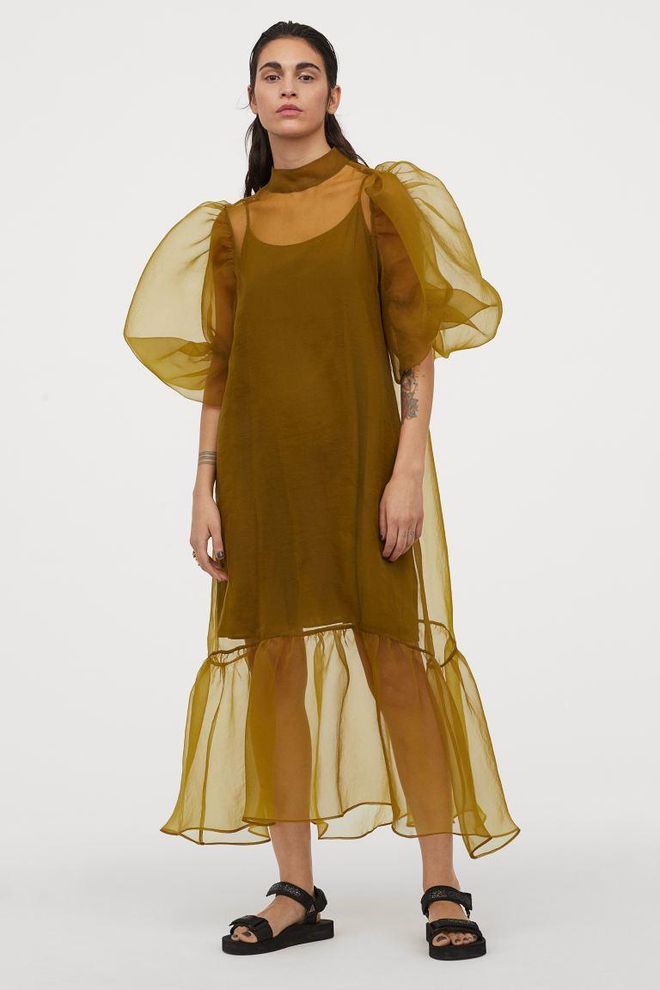 Vestido de organza con volante y manga abullonada, de H&M