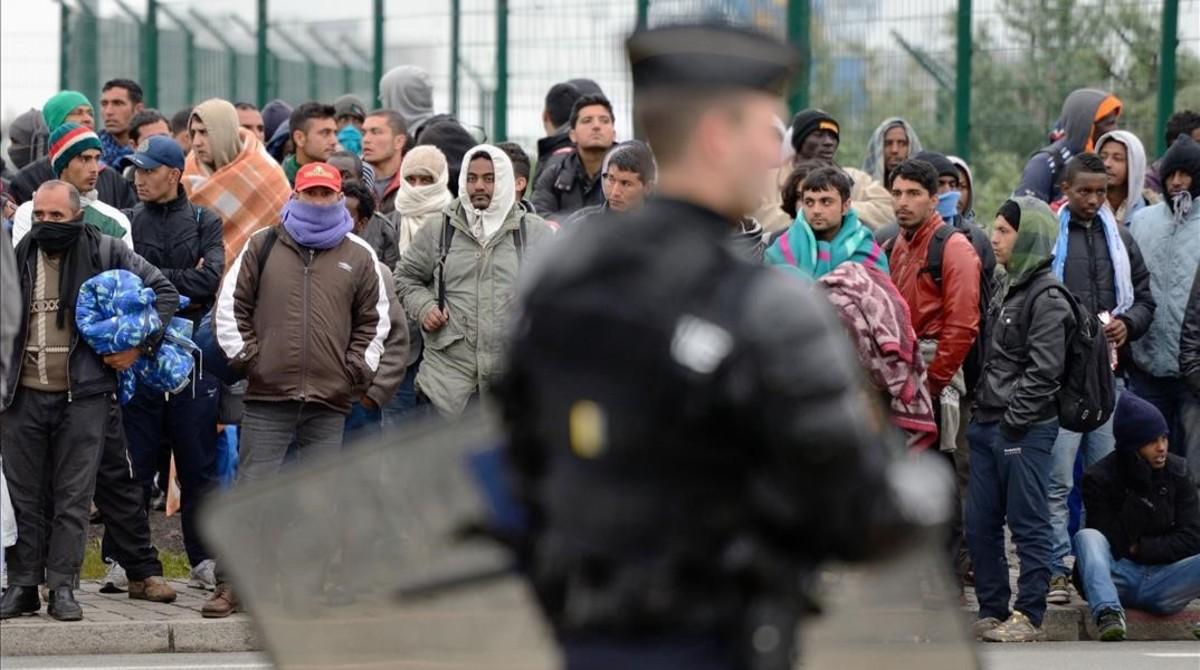 mtlopez26096405 topshots  illegal immigrants wait to be expelled from their 160805135616