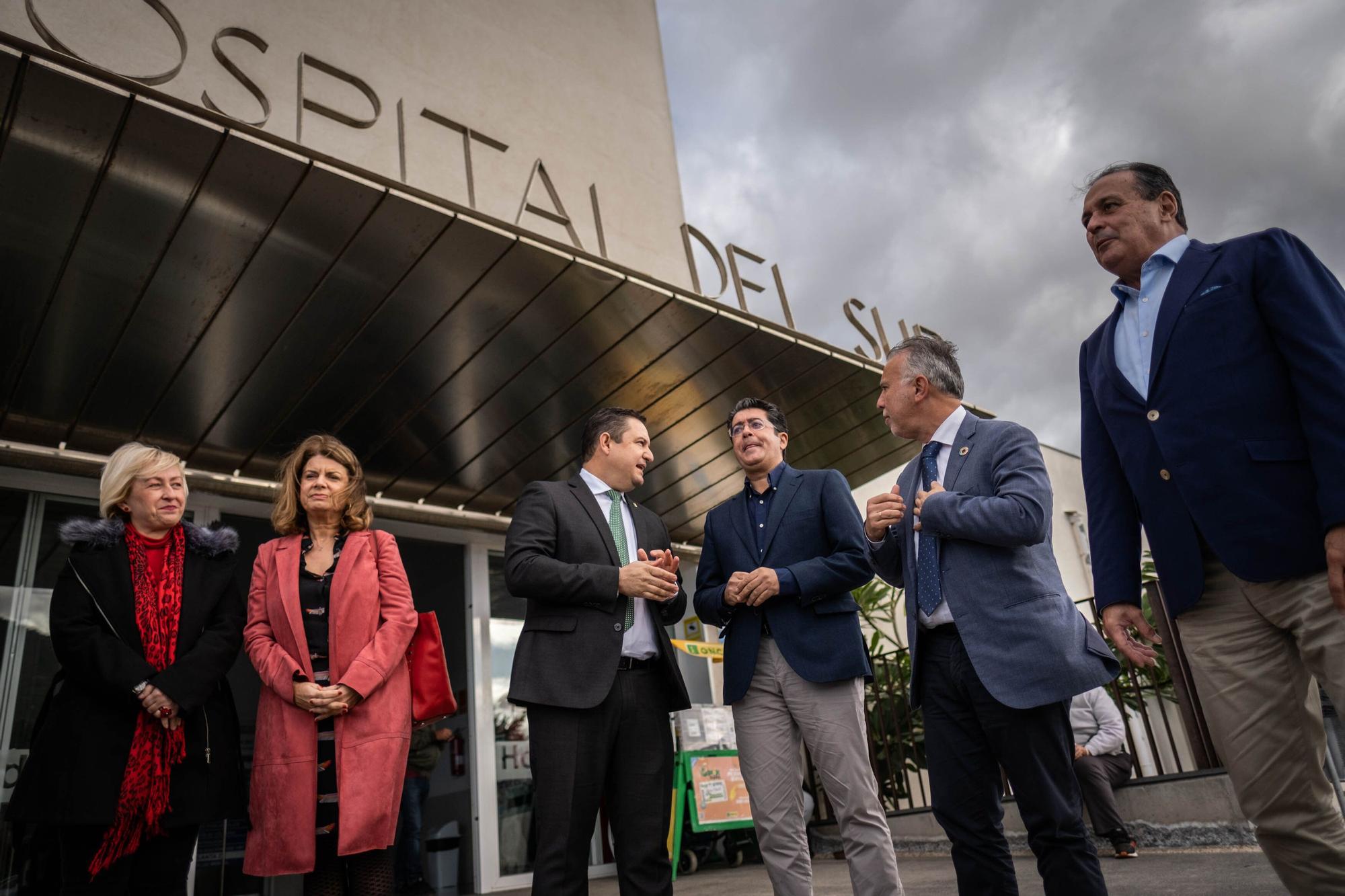 Torres y Martín visitan al Hospital del Sur