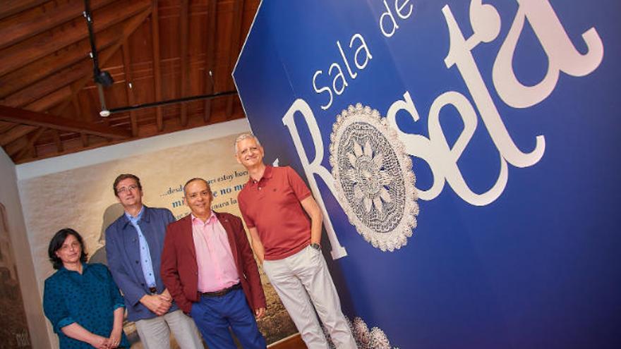 Milagros Amador, Ricardo Cólogan, Efraín Medina y Francisco Linares, ayer en la Sala de La Roseta de Tenerife en el MAIT.