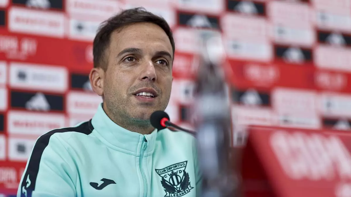 Borja Jim谷nez: "Prefiero ganar al Madrid el mi谷rcoles en Copa que en liga en el Bernab谷u"