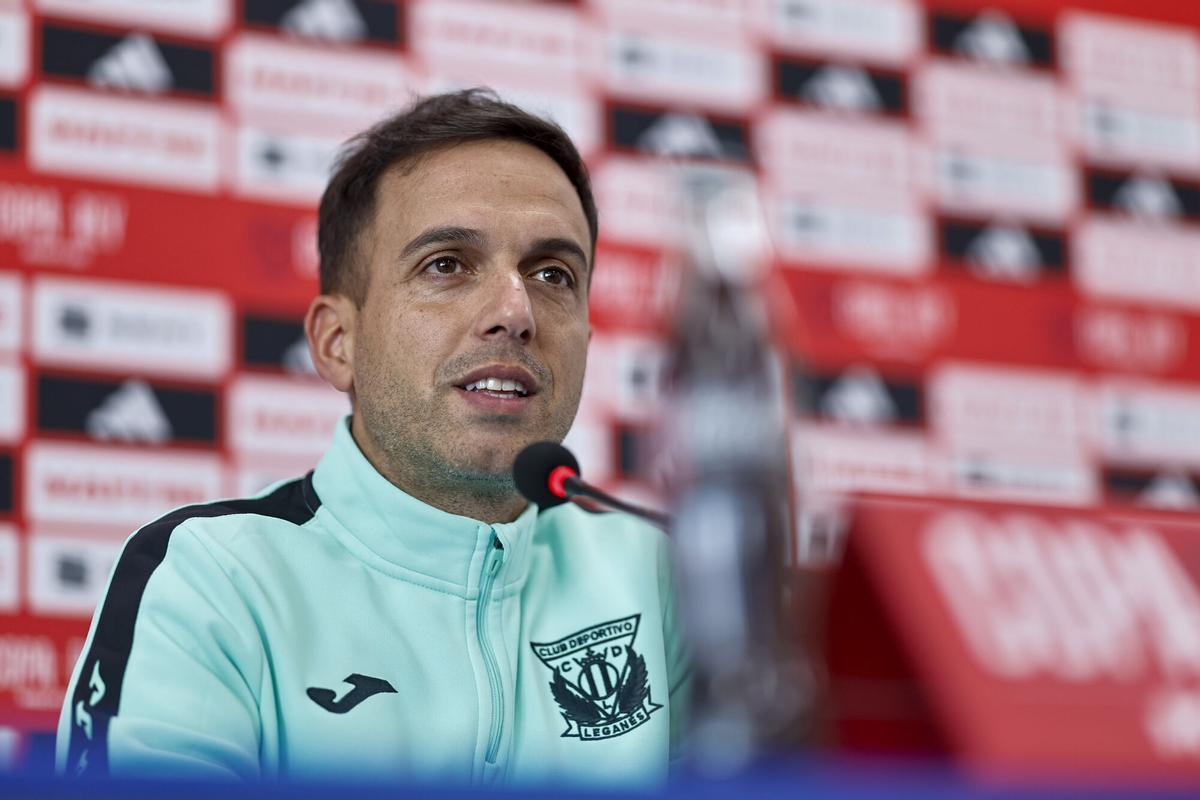 El entrenador del Leganés, Borja Jiménez, ofrece una rueda de prensa.
