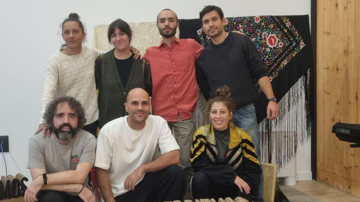 Los siete artistas participantes.