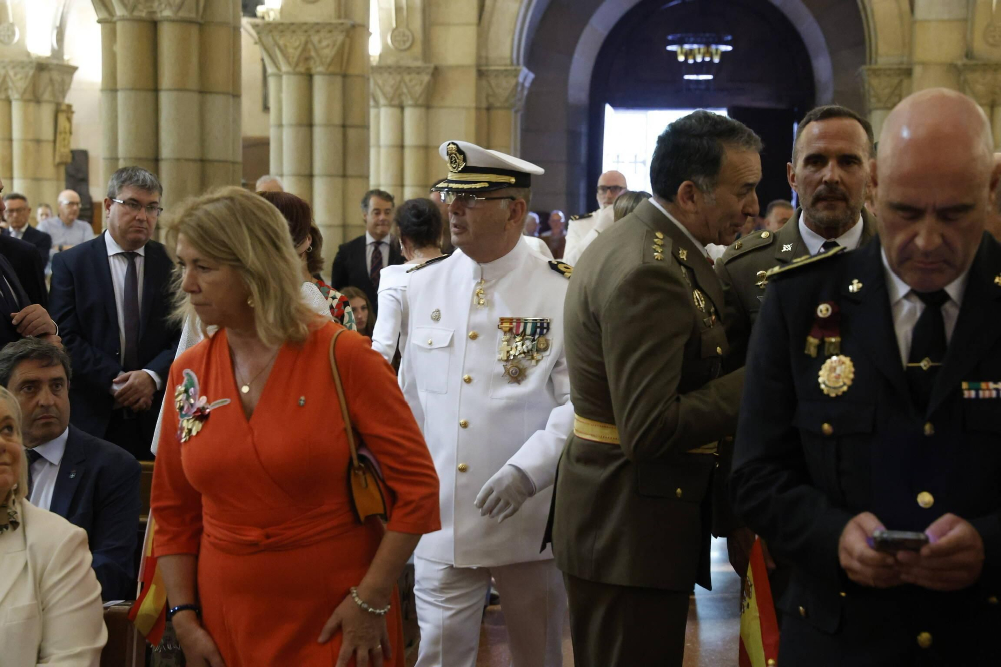 La misa con la Armada y la ofrenda floral del Carmen en Gijón, en imágenes