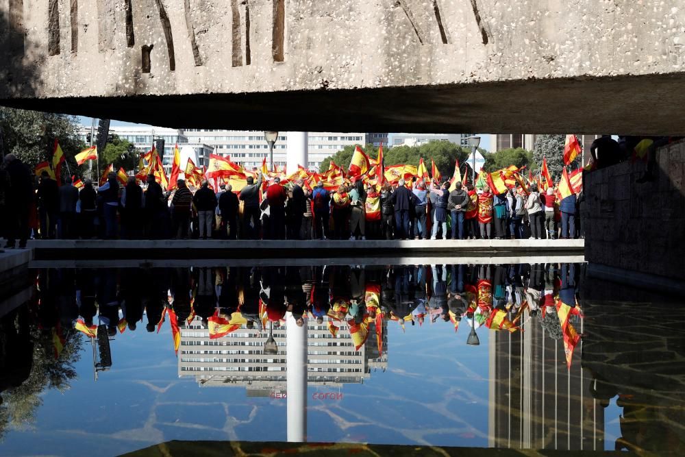 Vox concentra a miles de personas en Colón en ...