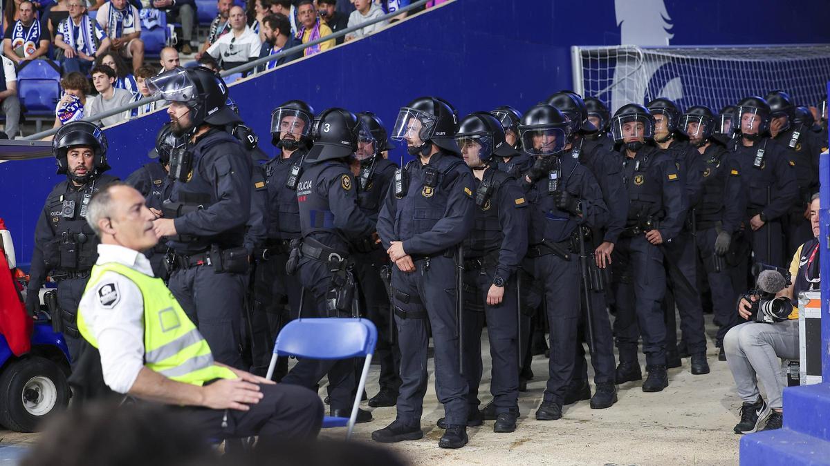 El inmenso despligue policial del último derbi en el RCDE Stadium