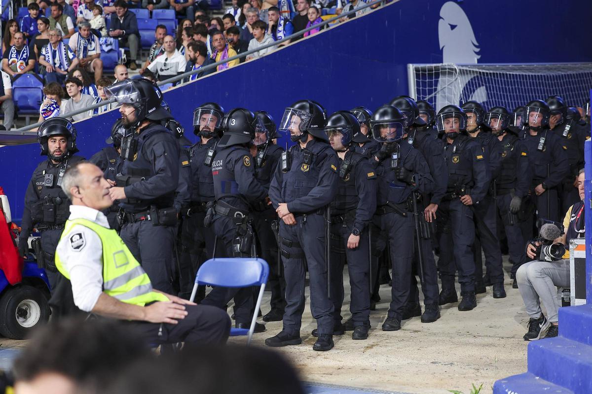 El inmenso despligue policial del último derbi en el RCDE Stadium
