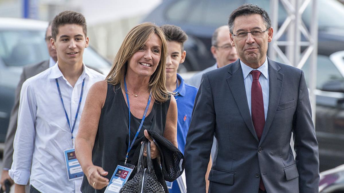 Josep Maria Bartomeu, a su llegada al Camp Nou para participar en el debate de los cuatro candidatos a la presidencia del Barça