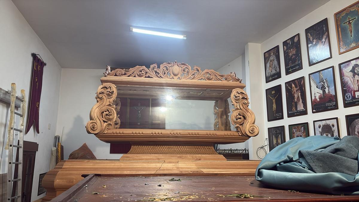 Nueva urna del Santo Entierro de El Rubio.