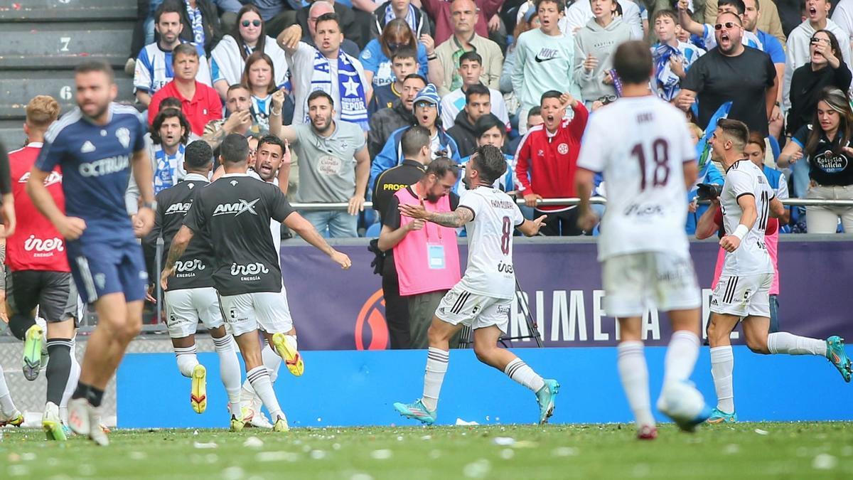 Los jugadores del Albacete dcelebran el gol que mandó el partido a la prórroga